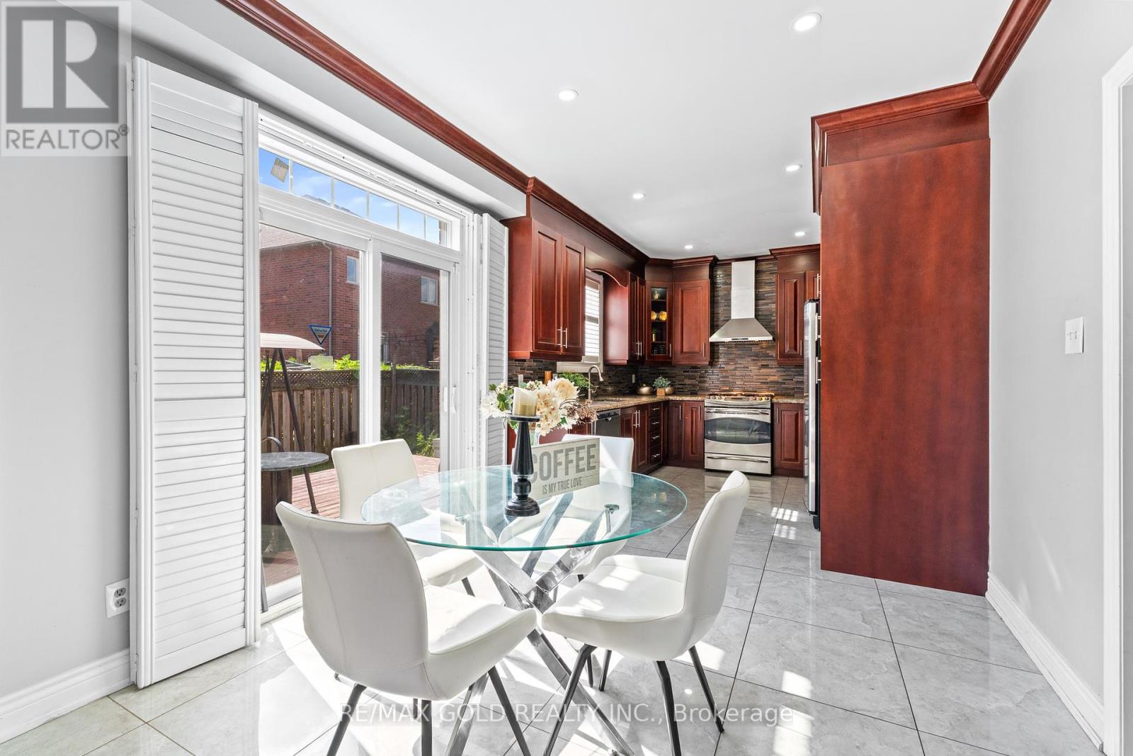 25 Castle Mountain Drive, Brampton (Sandringham-Wellington), Ontario  L6R 2W9 - Photo 11 - W12360958