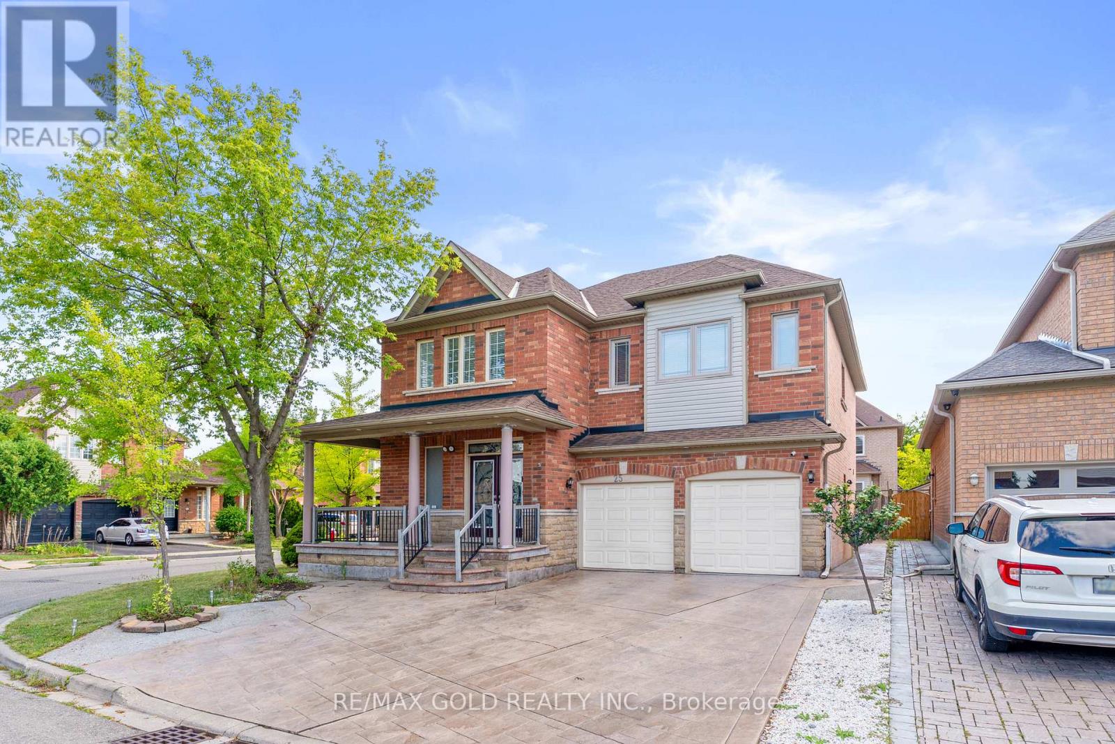 25 Castle Mountain Drive, Brampton (Sandringham-Wellington), Ontario  L6R 2W9 - Photo 2 - W12360958