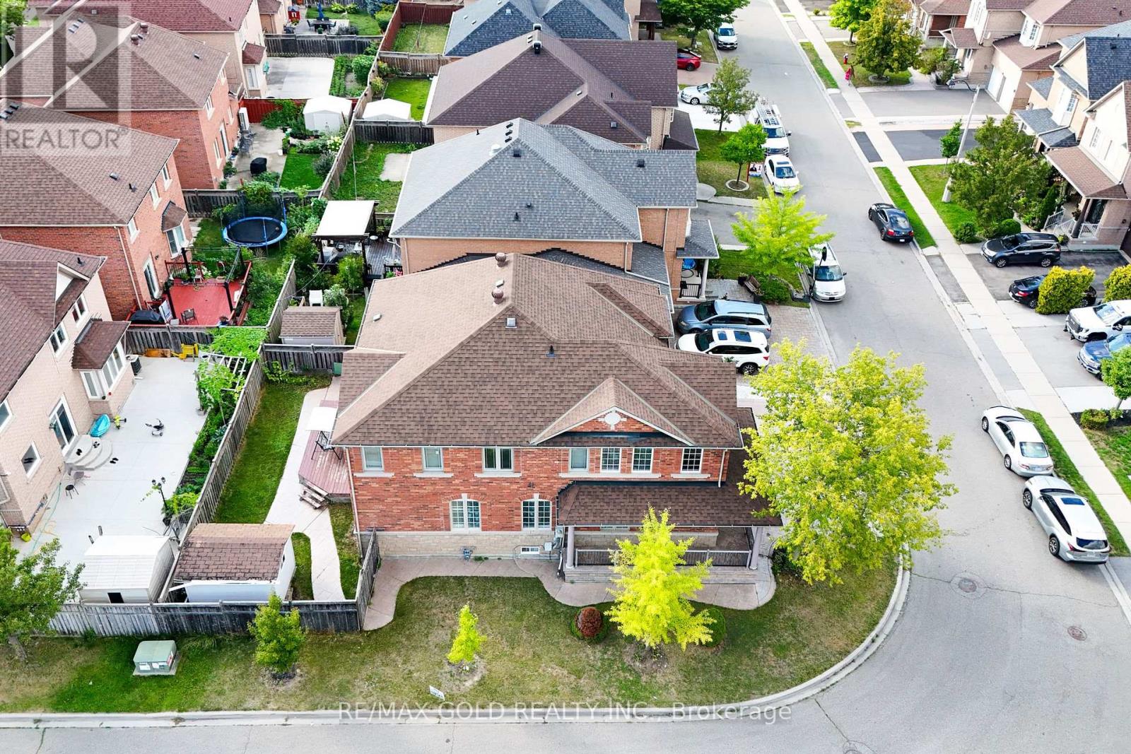 25 Castle Mountain Drive, Brampton (Sandringham-Wellington), Ontario  L6R 2W9 - Photo 3 - W12360958