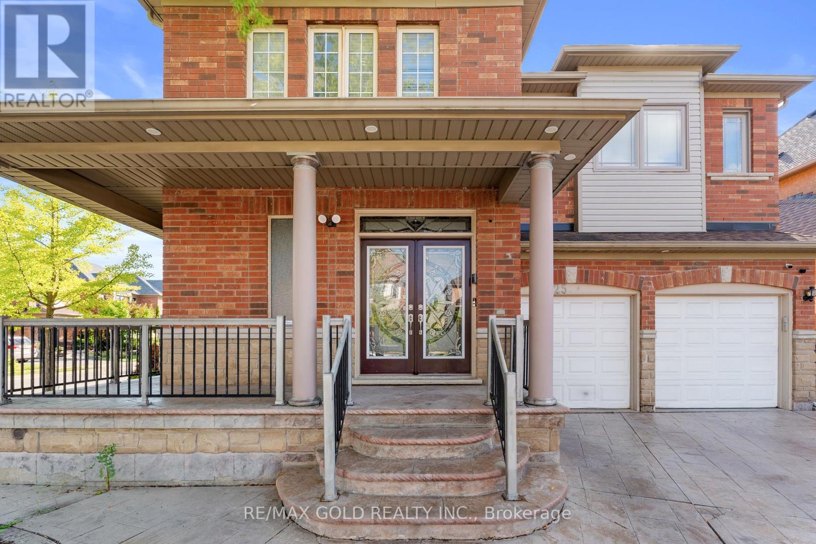25 Castle Mountain Drive, Brampton (Sandringham-Wellington), Ontario  L6R 2W9 - Photo 4 - W12360958