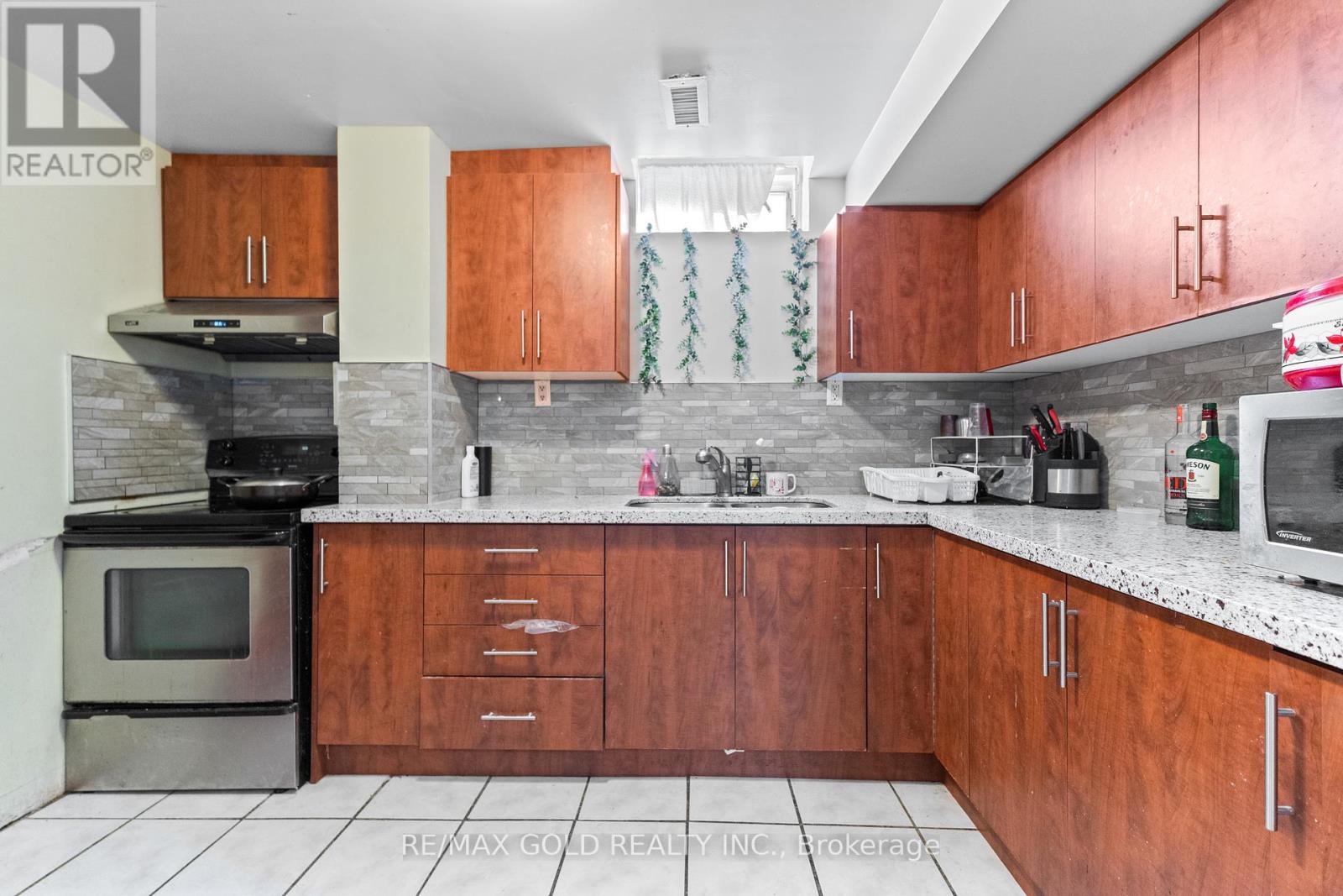 25 Castle Mountain Drive, Brampton (Sandringham-Wellington), Ontario  L6R 2W9 - Photo 40 - W12360958