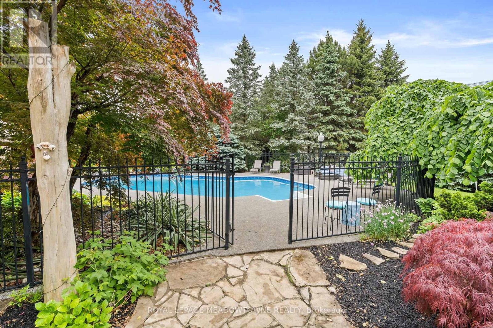 3 Thomas Court, Halton Hills, Ontario  L7G 5G7 - Photo 41 - W12360964