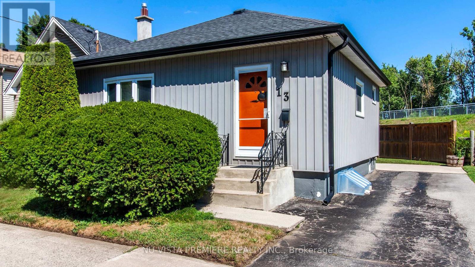 13 Empress Avenue, London North, Ontario  N6H 1M6 - Photo 3 - X12361011