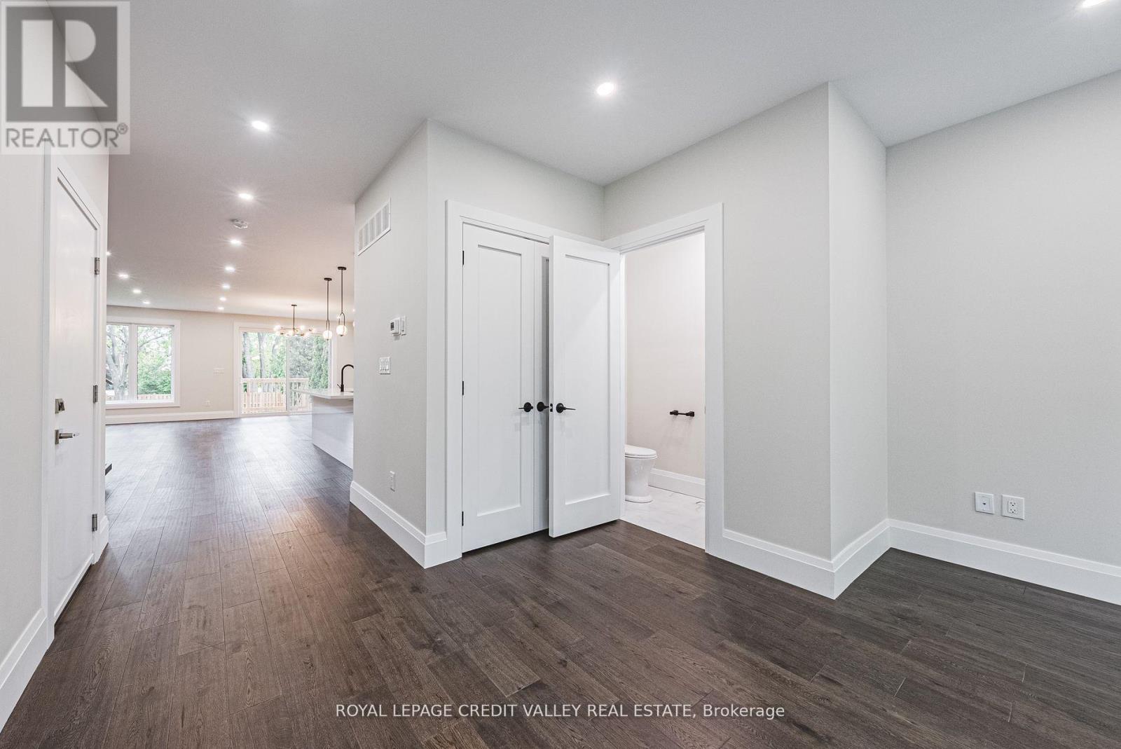 18 Bellman Avenue, Toronto, Ontario  M8W 4A3 - Photo 8 - W12360989