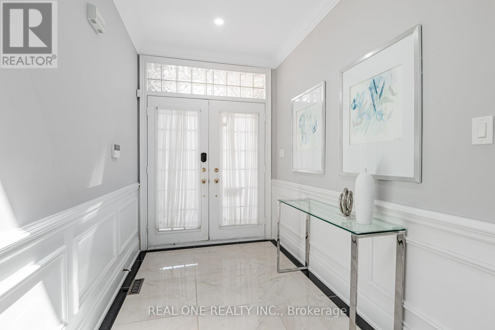 Property at 72 CASSANDRA CRESCENT image 3
