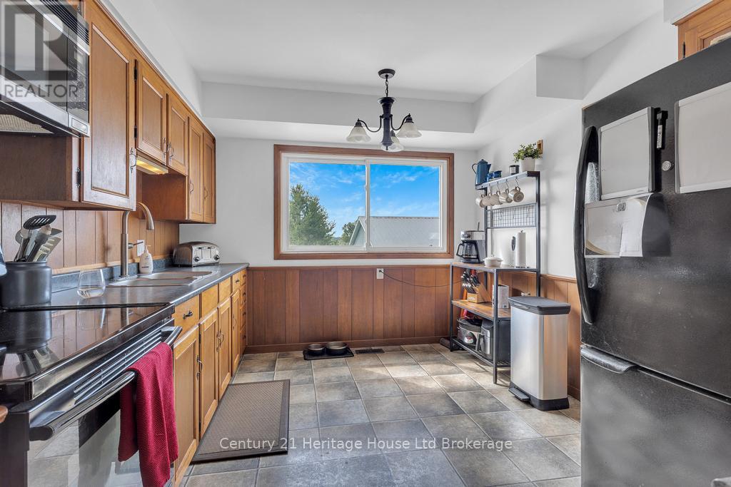 686 Goshen Road, Norfolk, Ontario  N4G 3C9 - Photo 8 - X12258037