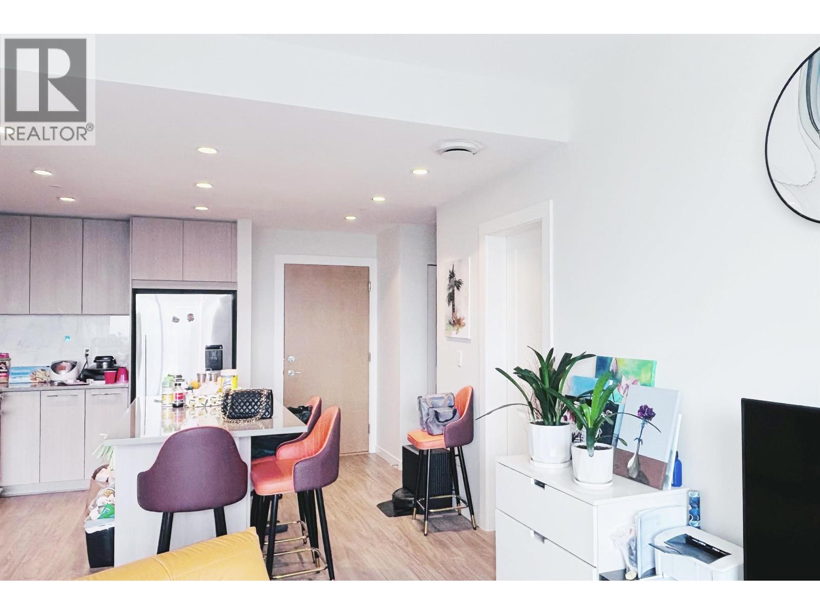 Listing Picture 6 of 29 : 411 6438 BYRNEPARK DRIVE, Burnaby / 本拿比 - 魯藝地產 Yvonne Lu Group - MLS Medallion Club Member