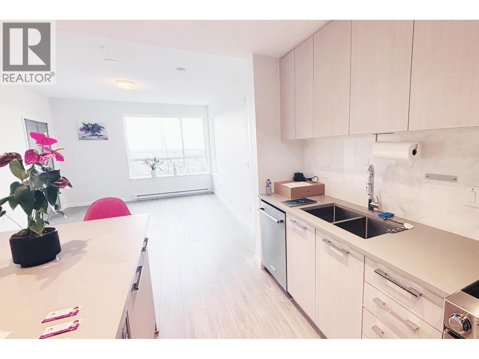 Listing Picture 21 of 29 : 411 6438 BYRNEPARK DRIVE, Burnaby / 本拿比 - 魯藝地產 Yvonne Lu Group - MLS Medallion Club Member