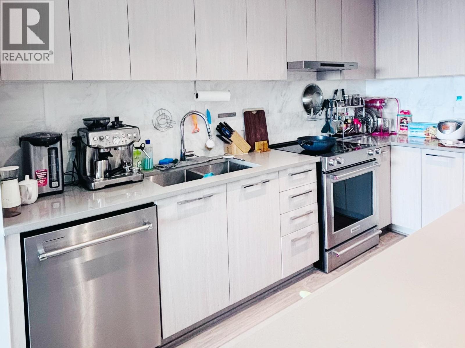 Listing Picture 7 of 29 : 411 6438 BYRNEPARK DRIVE, Burnaby / 本拿比 - 魯藝地產 Yvonne Lu Group - MLS Medallion Club Member