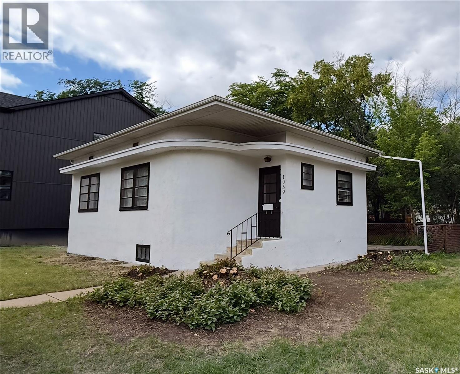 1039 Main Street, Saskatoon, Saskatchewan  S7H 0K8 - Photo 1 - SK016437
