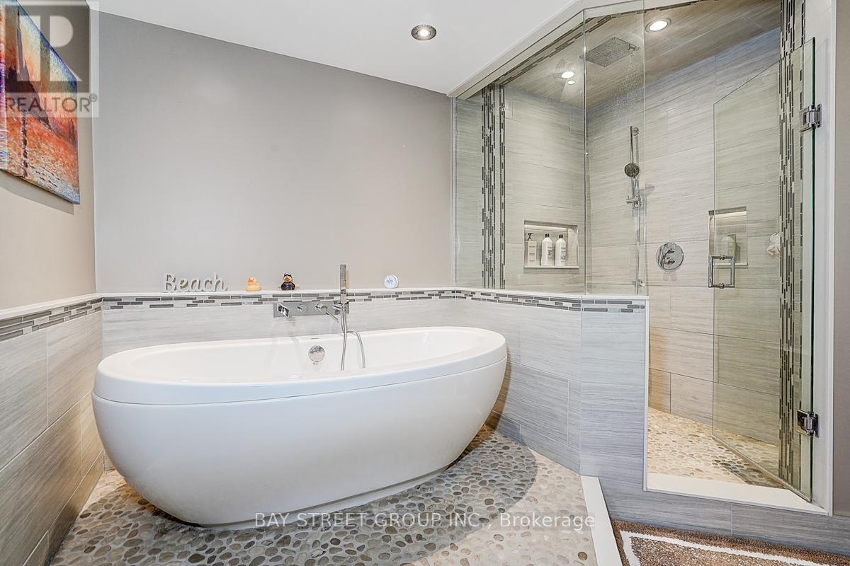 8 Waterbend Drive, Georgina (Keswick South), Ontario  L4P 2S2 - Photo 16 - N12361098