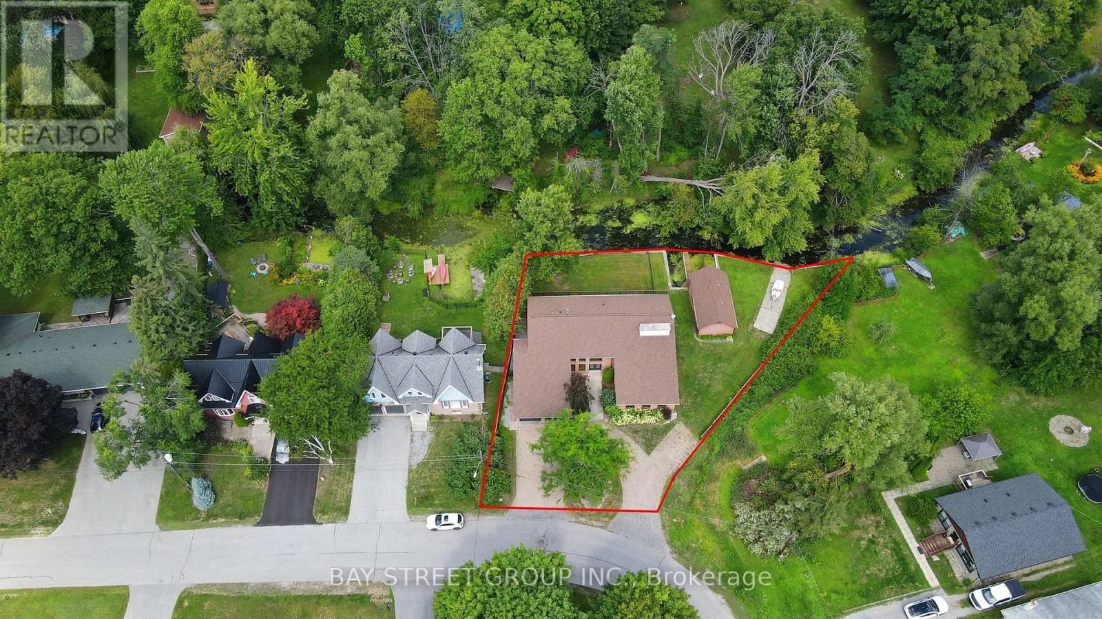 8 Waterbend Drive, Georgina (Keswick South), Ontario  L4P 2S2 - Photo 2 - N12361098