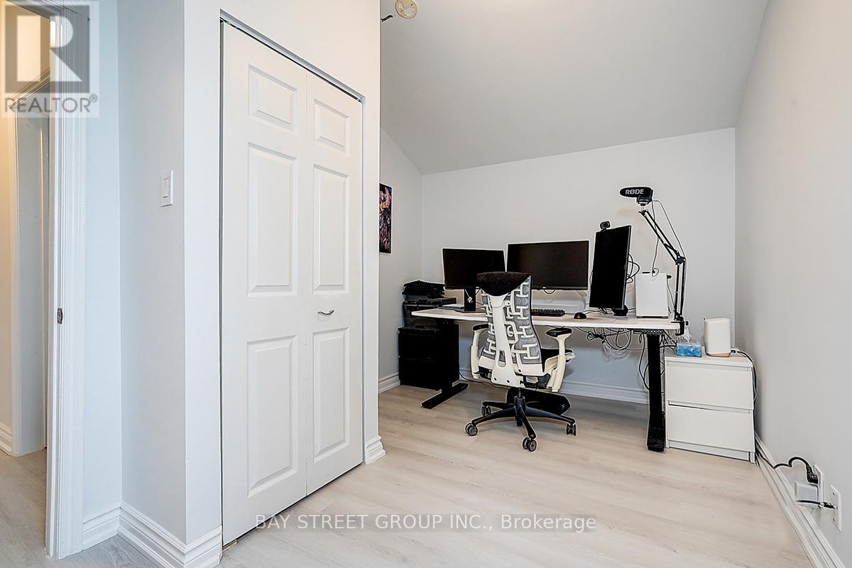 8 Waterbend Drive, Georgina (Keswick South), Ontario  L4P 2S2 - Photo 20 - N12361098