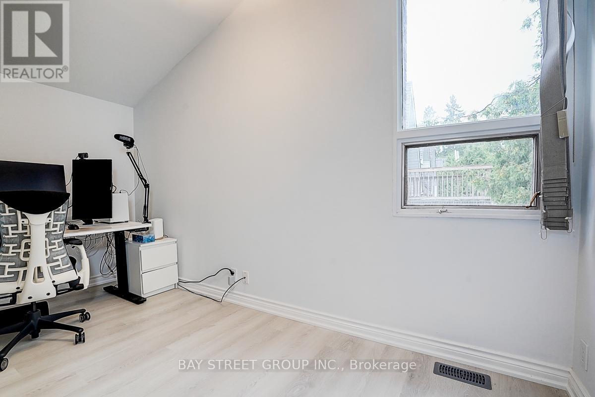 8 Waterbend Drive, Georgina (Keswick South), Ontario  L4P 2S2 - Photo 21 - N12361098