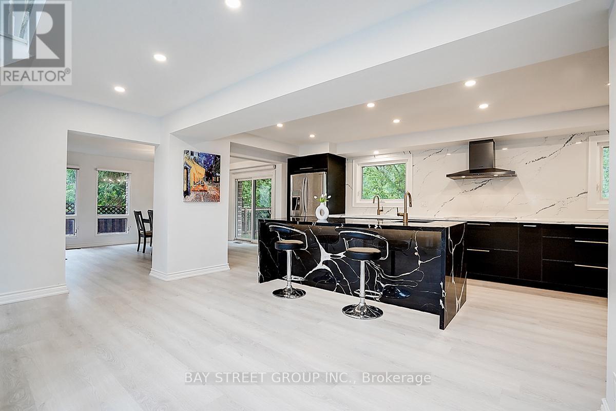 8 Waterbend Drive, Georgina (Keswick South), Ontario  L4P 2S2 - Photo 35 - N12361098