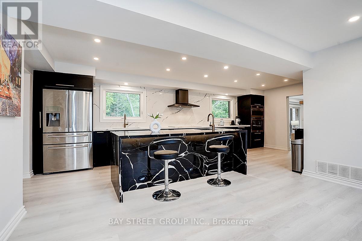 8 Waterbend Drive, Georgina (Keswick South), Ontario  L4P 2S2 - Photo 37 - N12361098