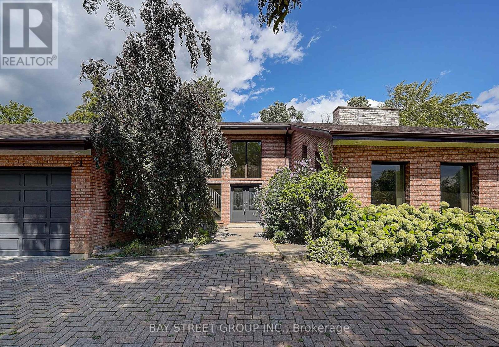 8 Waterbend Drive, Georgina (Keswick South), Ontario  L4P 2S2 - Photo 6 - N12361098