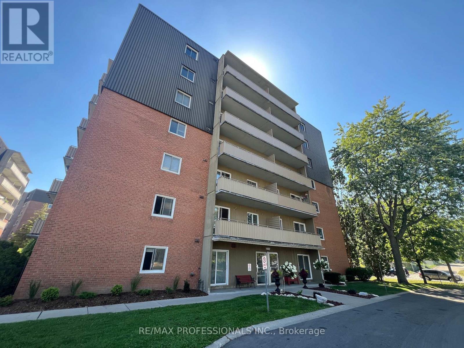 601 - 1102 Jalna Boulevard, London South, Ontario  N6E 1X8 - Photo 1 - X12361078