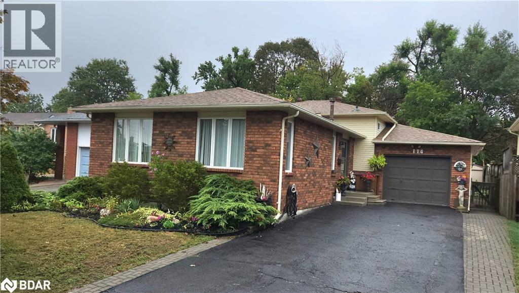 114 CHIEFTAIN Crescent, Barrie, Ontario