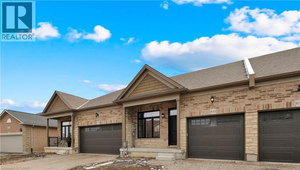 800 Garden Court Crescent, Woodstock 