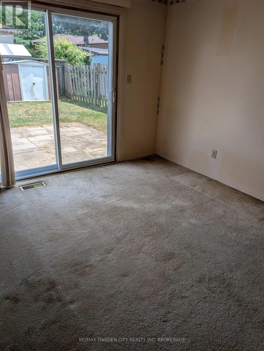 62 Allan Drive, St. Catharines, Ontario  L2N 1E9 - Photo 10 - X12361151