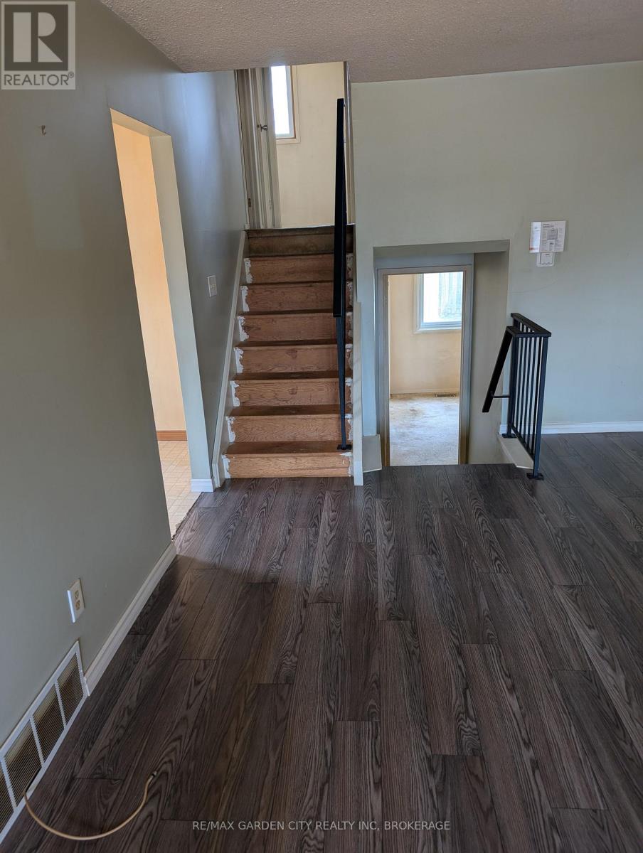 62 Allan Drive, St. Catharines, Ontario  L2N 1E9 - Photo 3 - X12361151