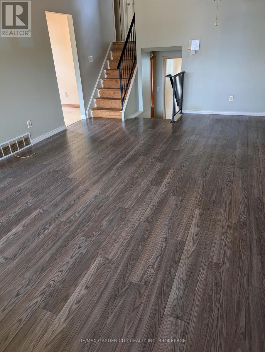 62 Allan Drive, St. Catharines, Ontario  L2N 1E9 - Photo 4 - X12361151