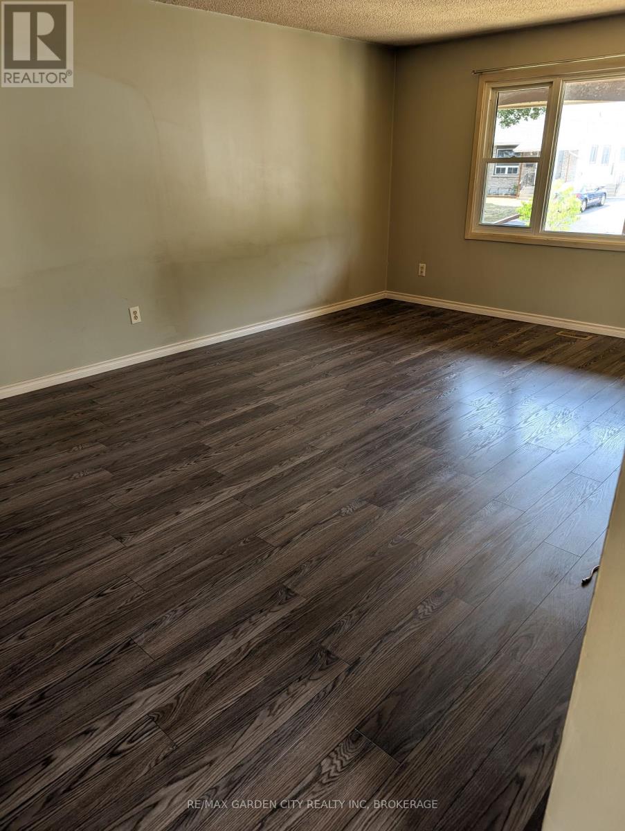 62 Allan Drive, St. Catharines, Ontario  L2N 1E9 - Photo 5 - X12361151