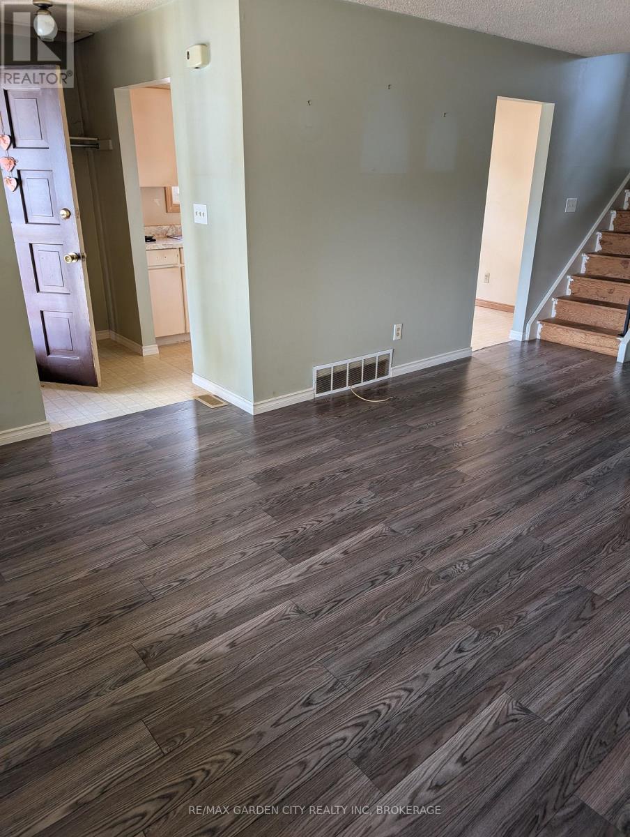 62 Allan Drive, St. Catharines, Ontario  L2N 1E9 - Photo 6 - X12361151