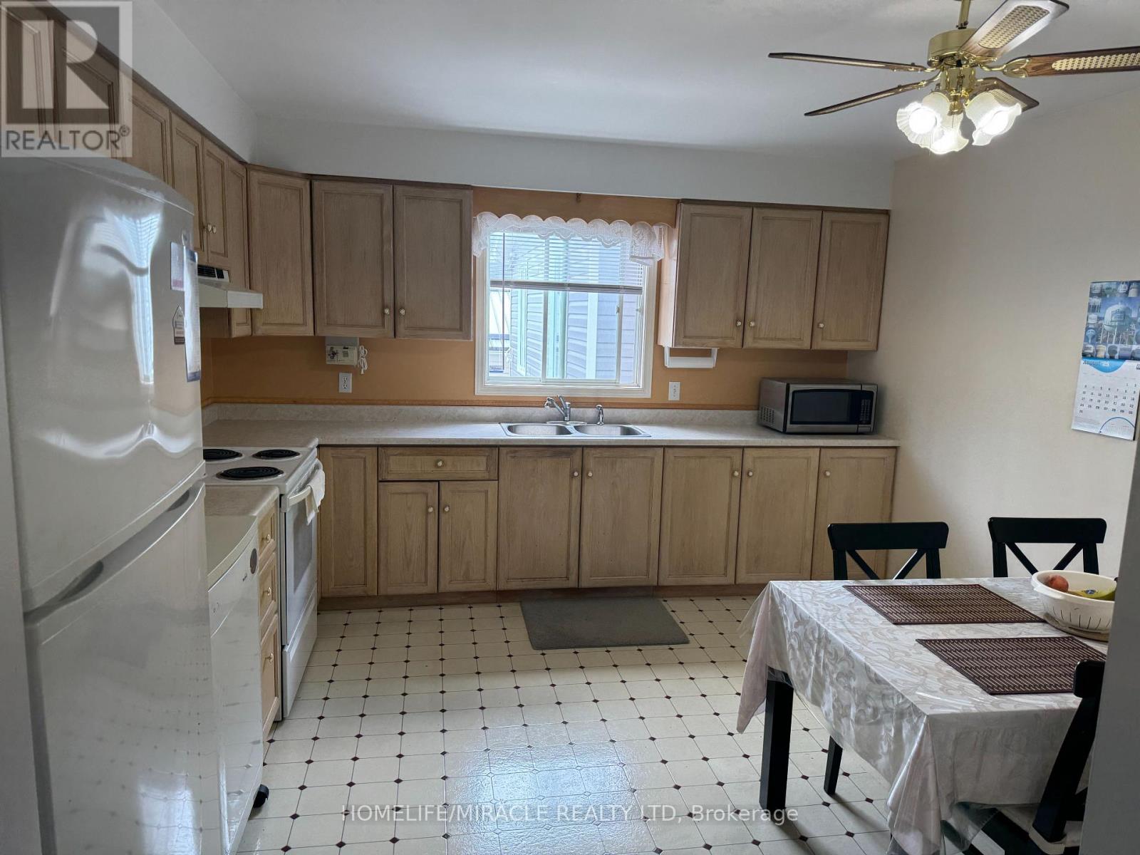40 St. Charles Street, Belleville, Ontario  K8P 2V8 - Photo 5 - X12361117