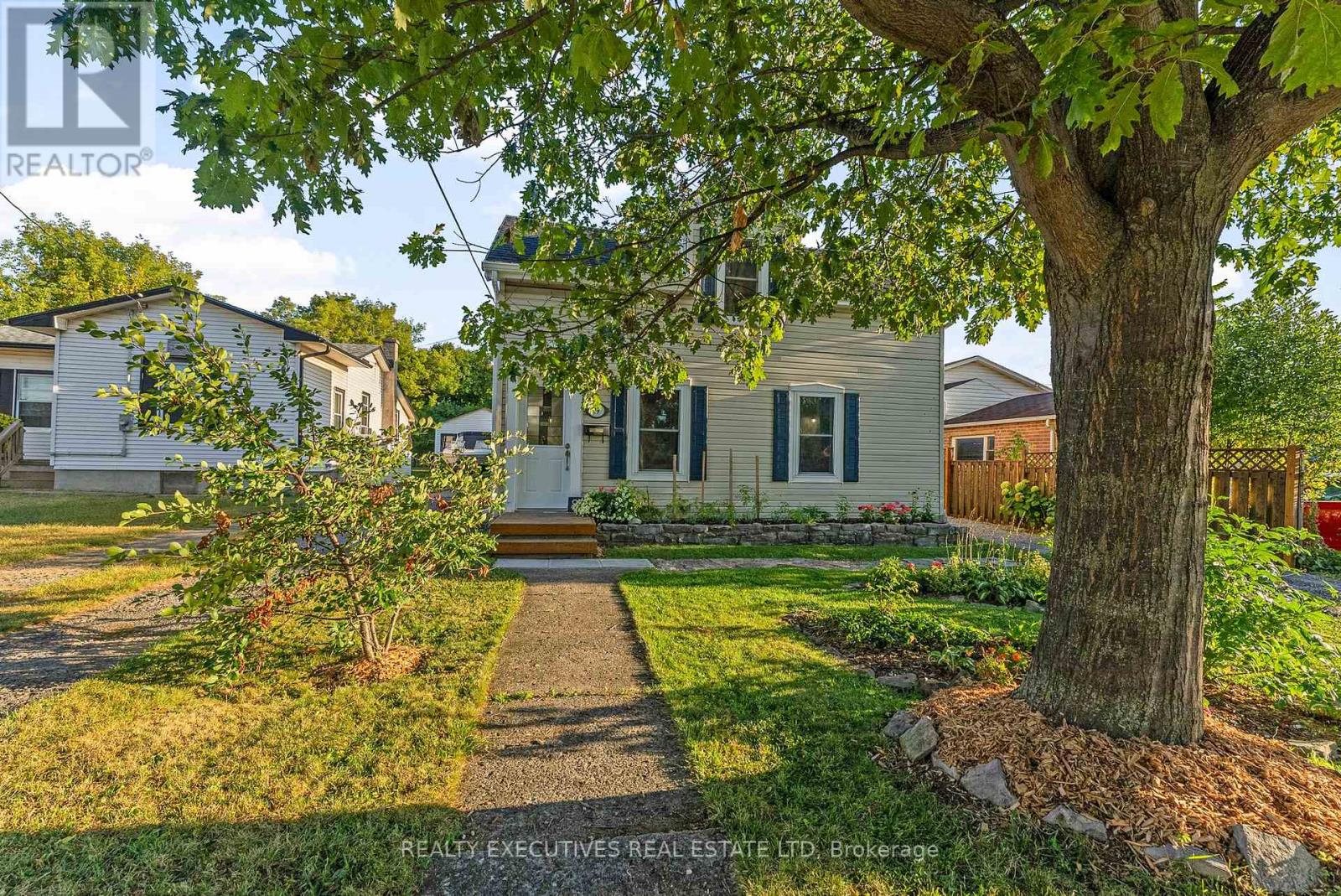 89 Churchill Street, Kingston, Ontario  K7M 2L1 - Photo 4 - X12361140