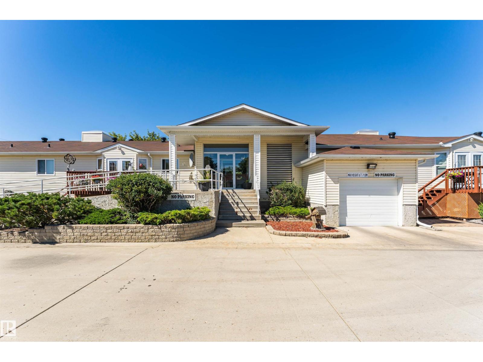 #207 10502 101 AV, Morinville, Alberta