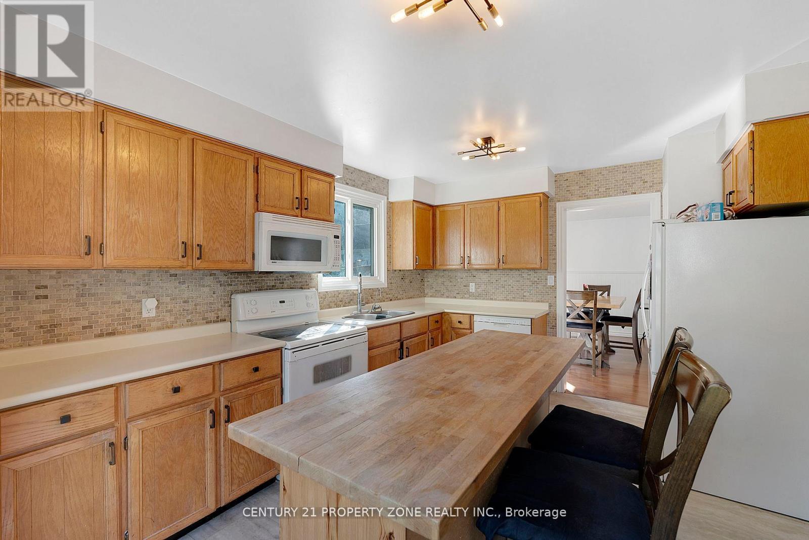 22 A John Street W, Orangeville, Ontario  L9W 2P1 - Photo 12 - W12346422