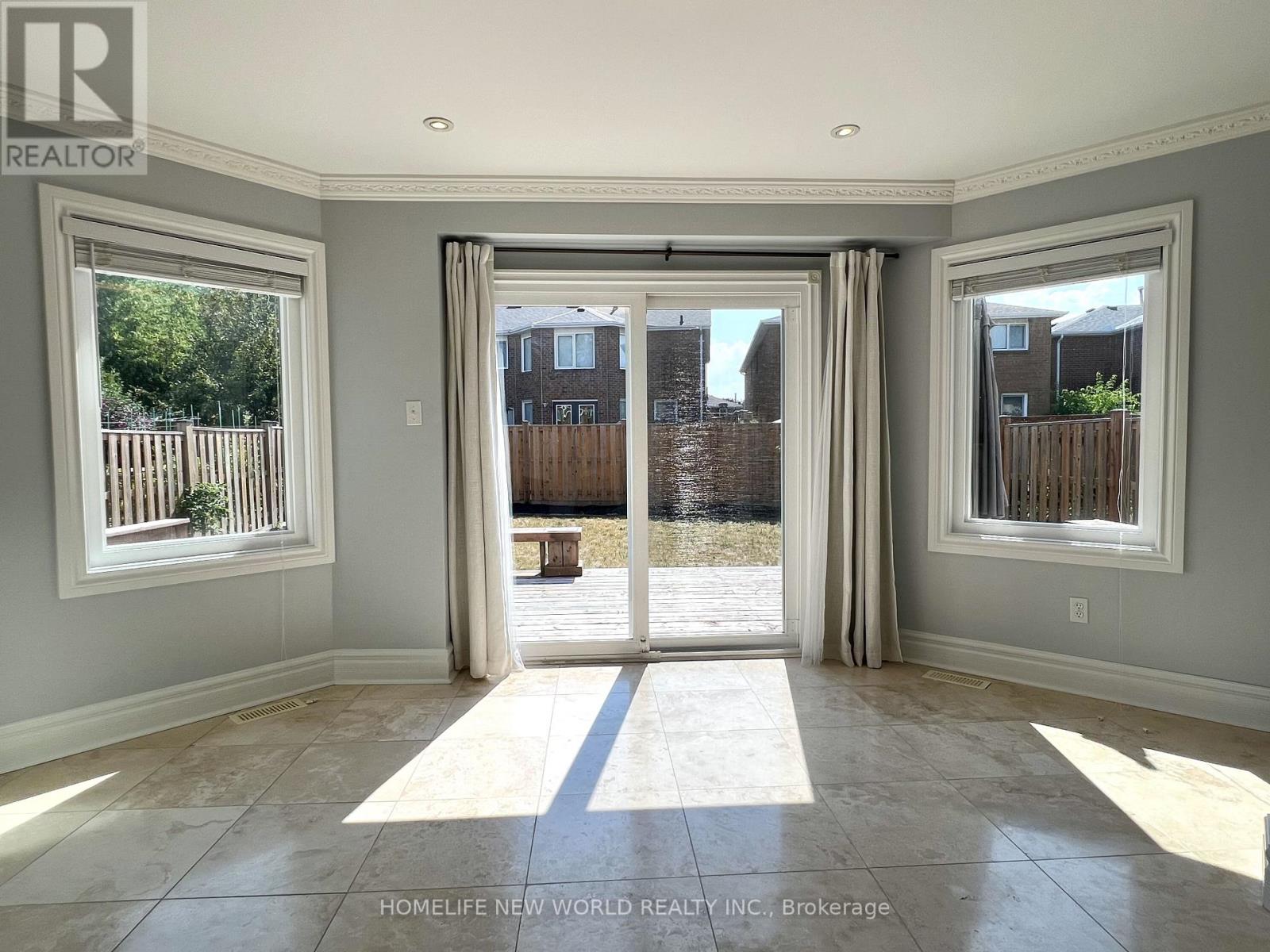 3957 Renfrew Crescent, Mississauga, Ontario  L5L 4J6 - Photo 10 - W12361144