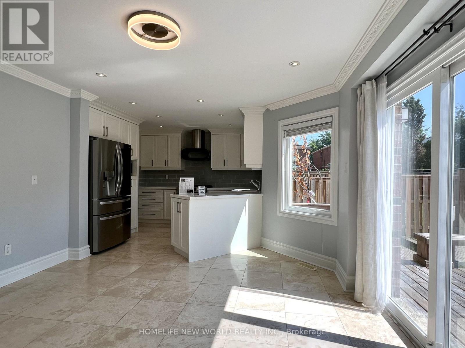 3957 Renfrew Crescent, Mississauga, Ontario  L5L 4J6 - Photo 11 - W12361144