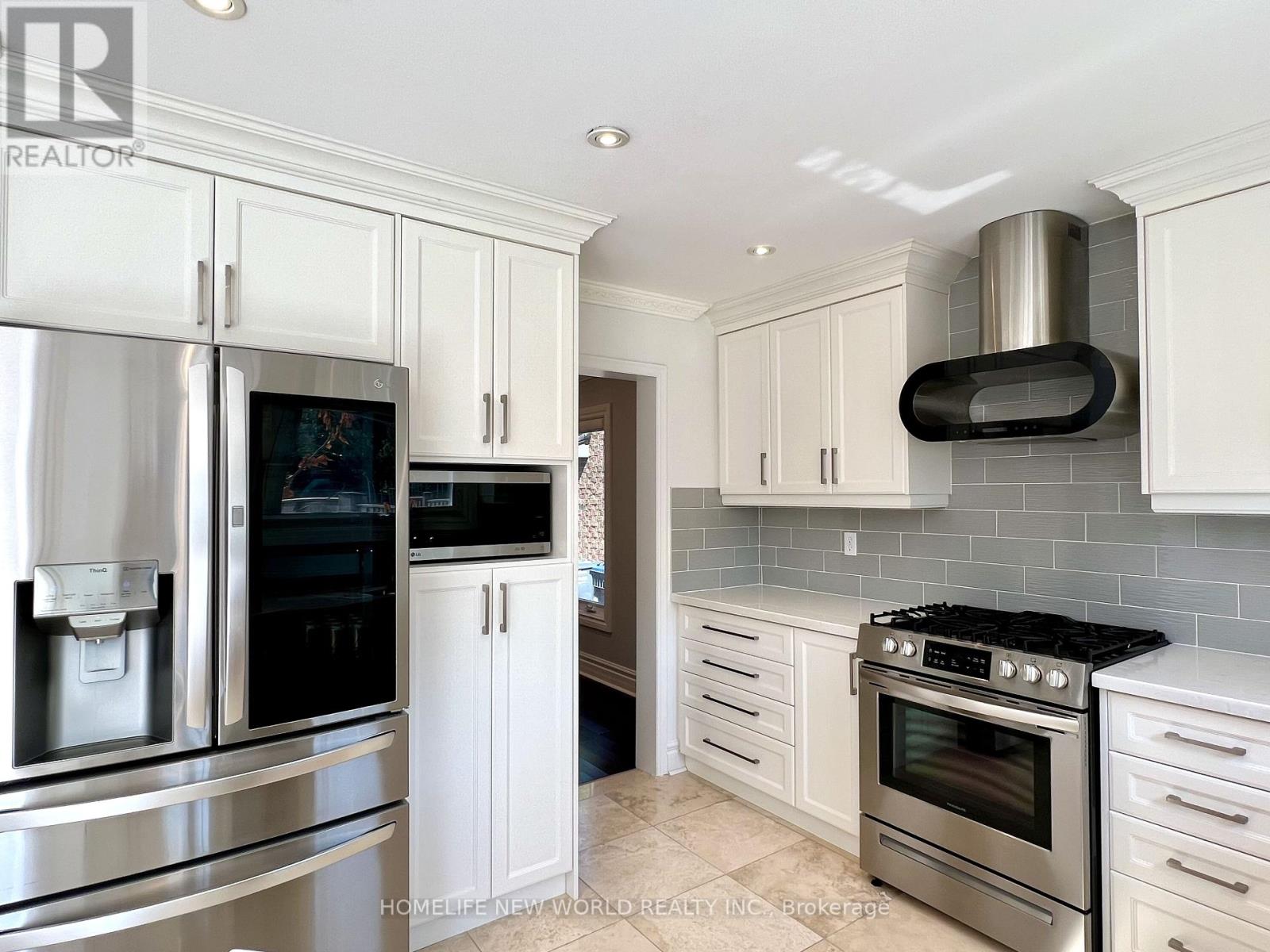 3957 Renfrew Crescent, Mississauga, Ontario  L5L 4J6 - Photo 12 - W12361144