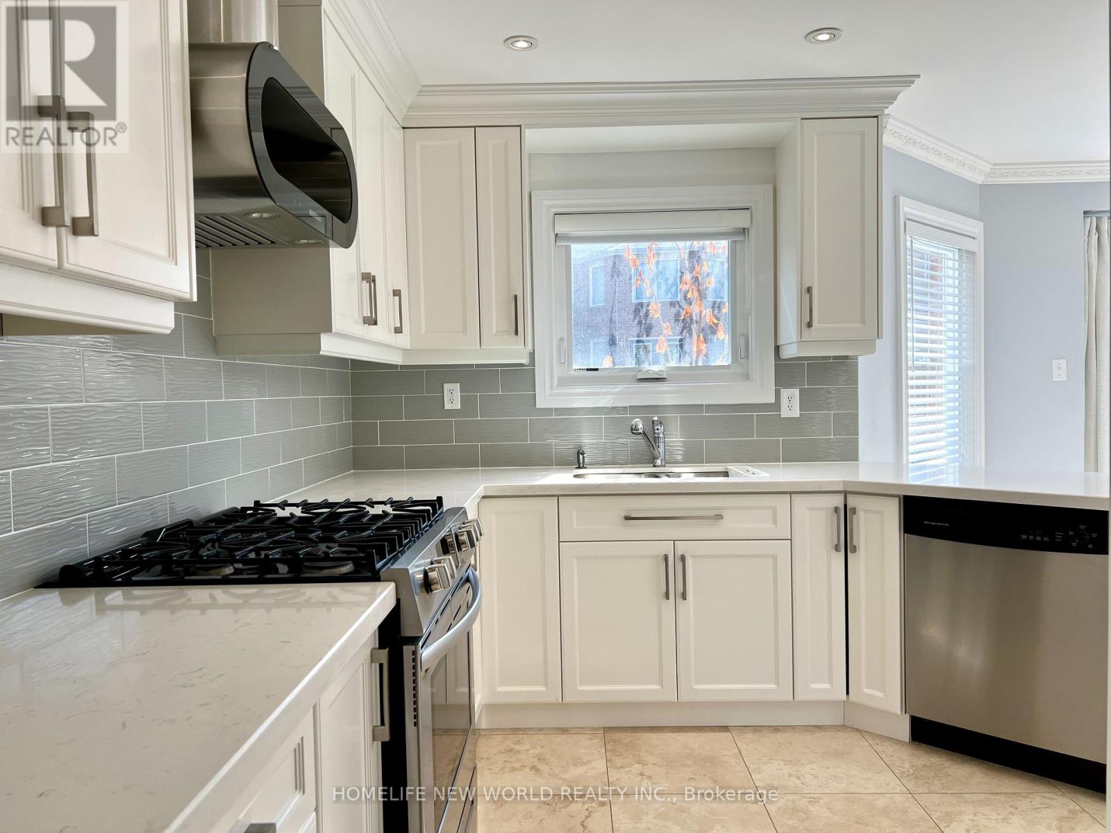 3957 Renfrew Crescent, Mississauga, Ontario  L5L 4J6 - Photo 13 - W12361144