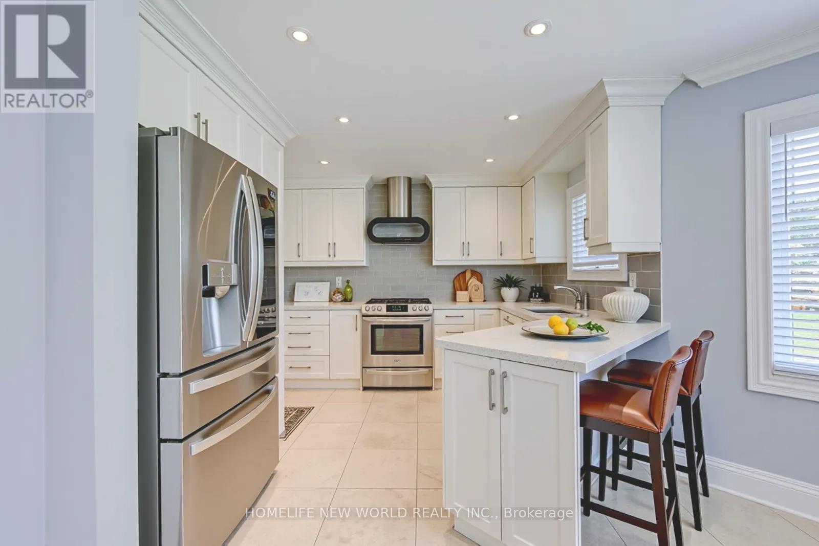 3957 Renfrew Crescent, Mississauga, Ontario  L5L 4J6 - Photo 14 - W12361144