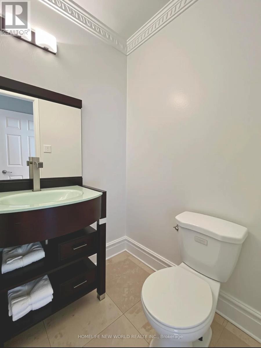 3957 Renfrew Crescent, Mississauga, Ontario  L5L 4J6 - Photo 16 - W12361144