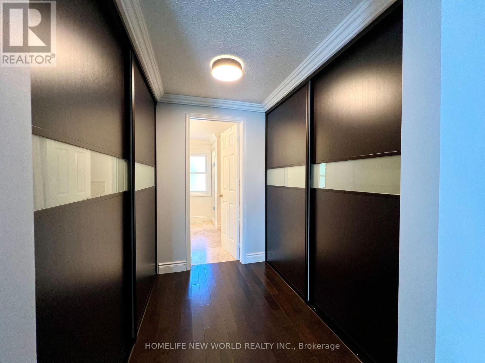 3957 Renfrew Crescent, Mississauga, Ontario  L5L 4J6 - Photo 19 - W12361144