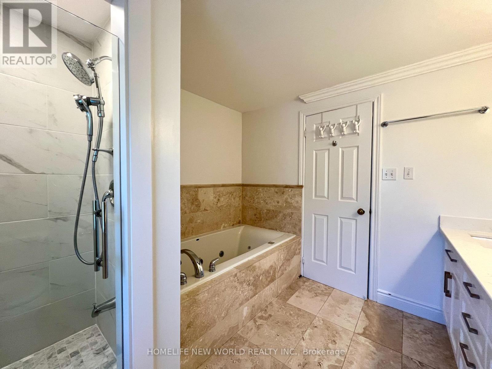 3957 Renfrew Crescent, Mississauga, Ontario  L5L 4J6 - Photo 21 - W12361144