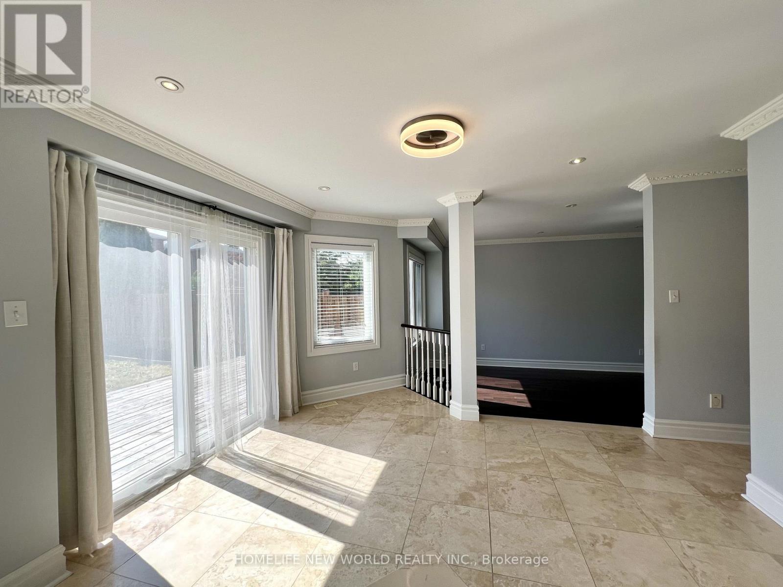 3957 Renfrew Crescent, Mississauga, Ontario  L5L 4J6 - Photo 8 - W12361144