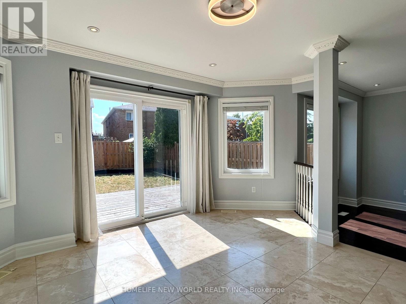 3957 Renfrew Crescent, Mississauga, Ontario  L5L 4J6 - Photo 9 - W12361144