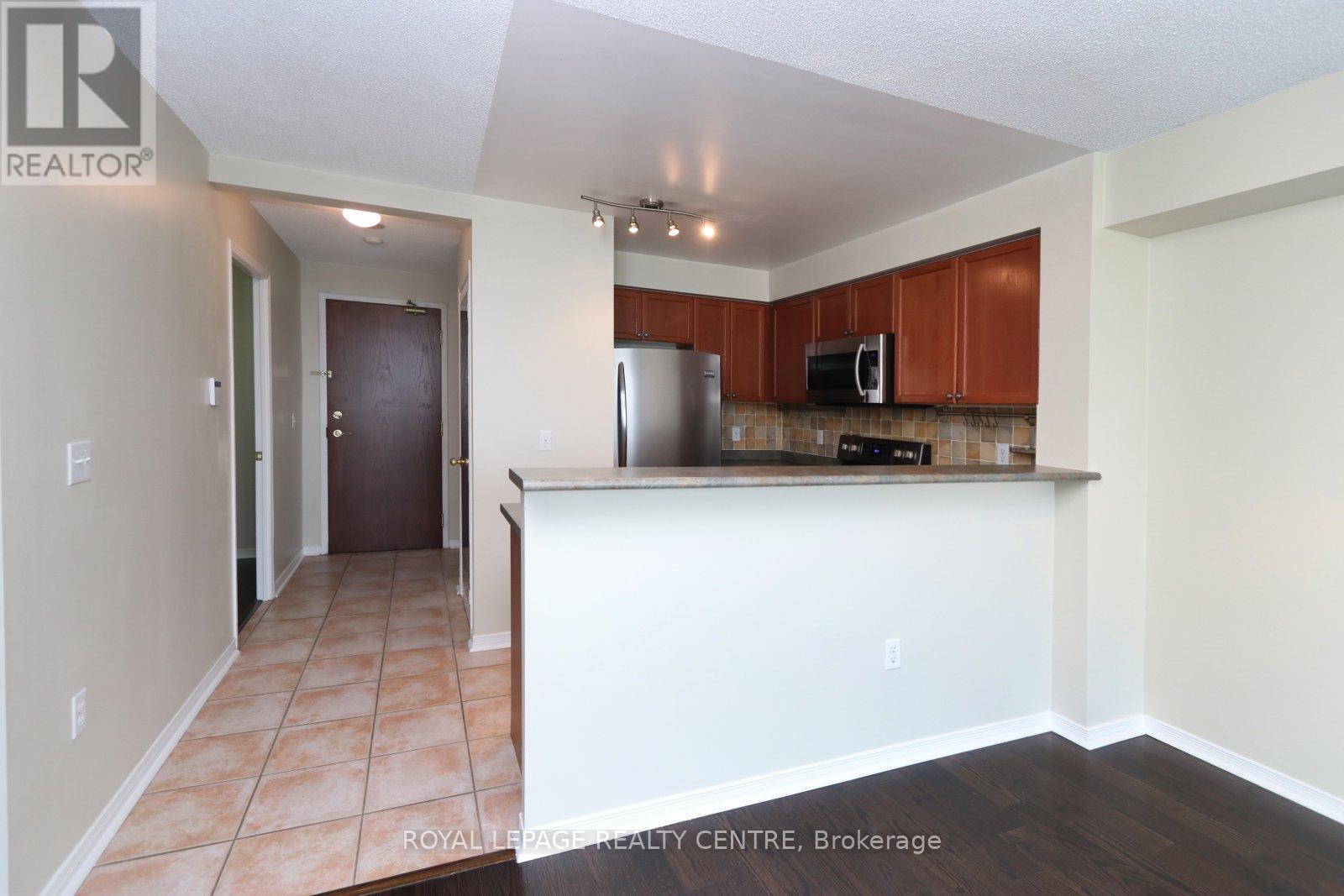 1604 - 15 Michael Power Place, Toronto, Ontario  M9A 5G4 - Photo 3 - W12361150