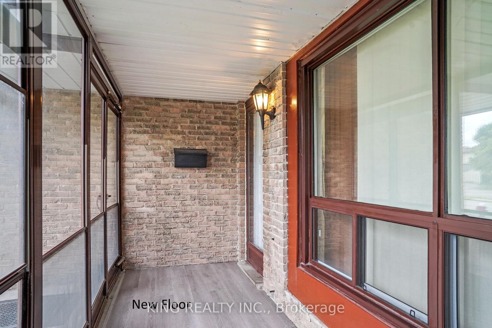 16 Wimbledon Court, Brampton, Ontario  L6V 2S4 - Photo 8 - W12356073