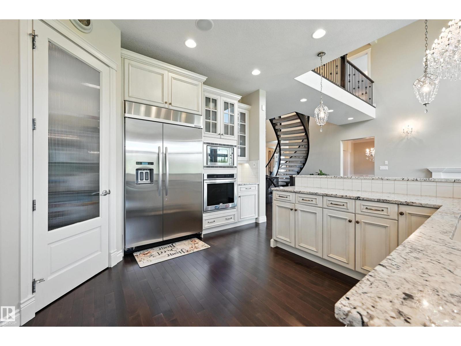 Property at 631 HOWATT DR SW image 2