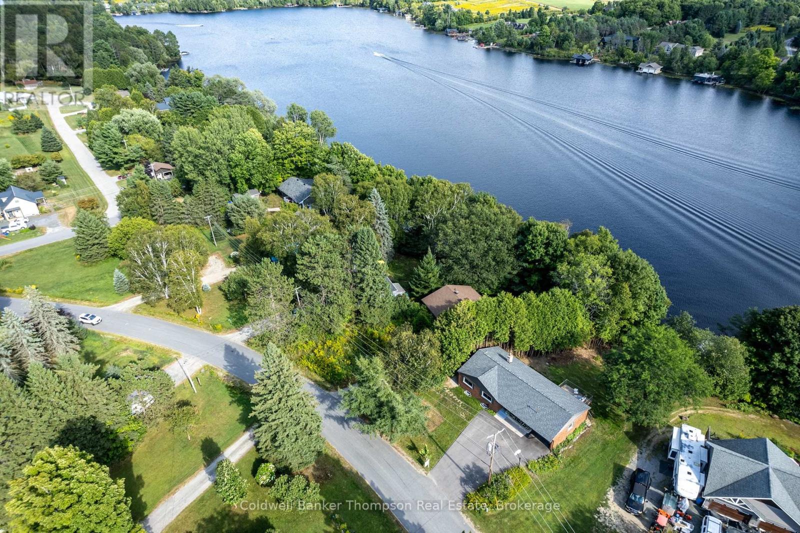 109 Riverside Drive, Huntsville, Ontario  P1H 1R6 - Photo 3 - X12361202