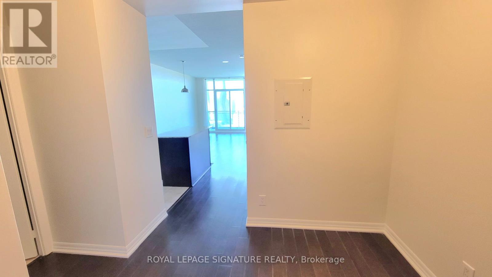 2305 - 223 Webb Drive, Mississauga, Ontario  L5B 0E8 - Photo 4 - W12361188