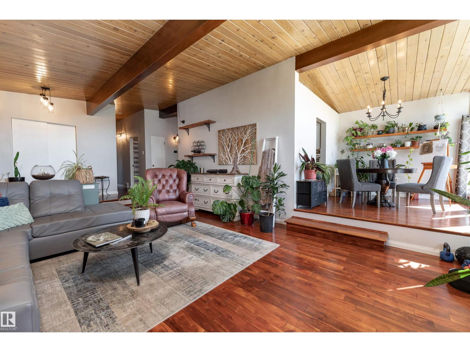 Property at 6004 102 AV NW image 4