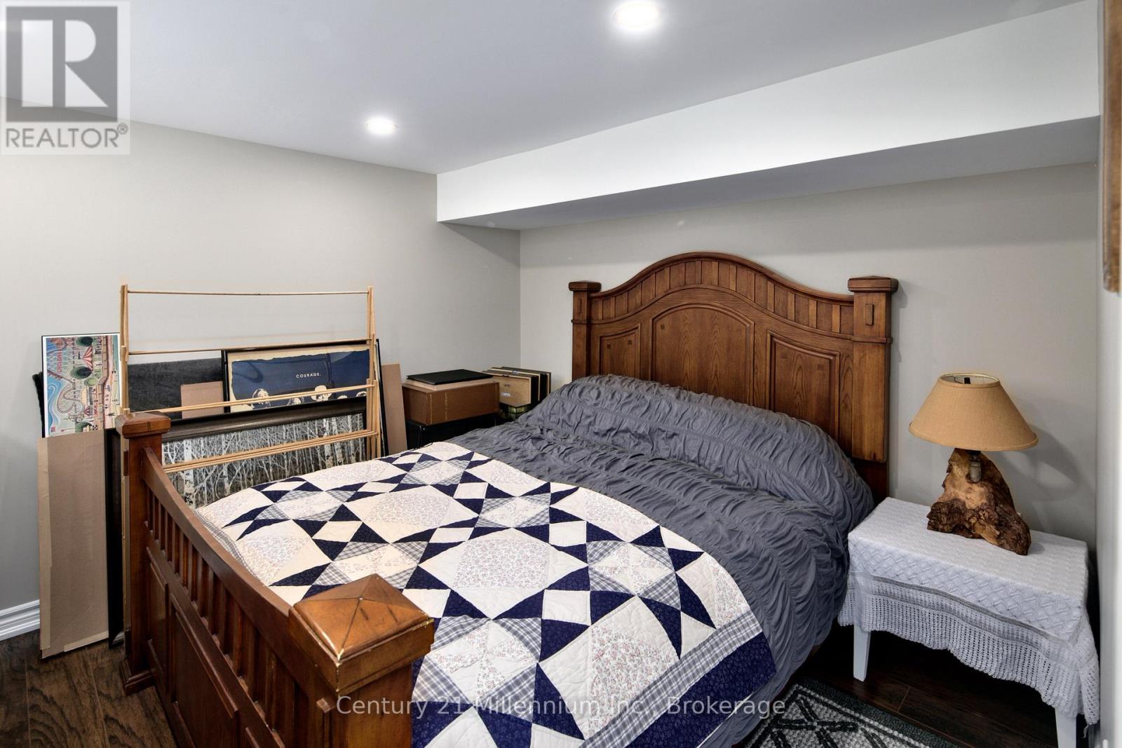5 Bells Park Road, Wasaga Beach, Ontario  L9Z 2X2 - Photo 17 - S12361253